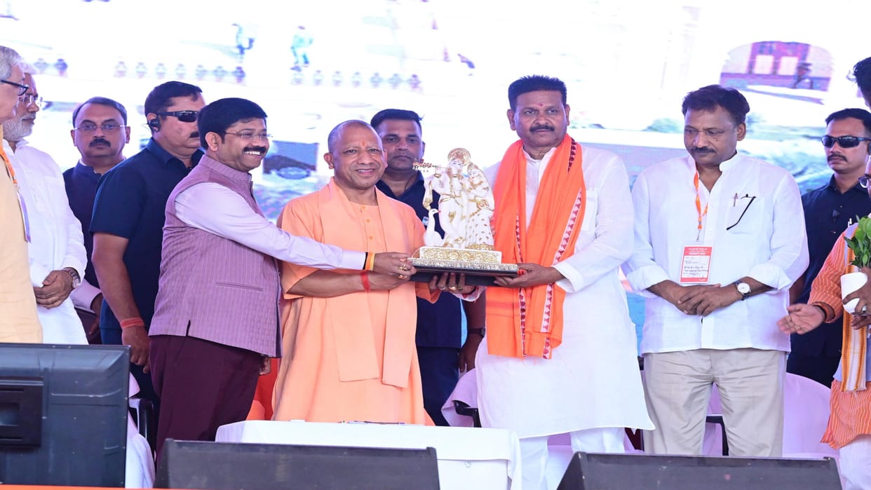 CM Yogi said: If anyone teases daughters and businessmen, they will have to pay the price.