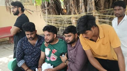 Four youths died in road accident in Barabanki while they were on their way to visit Kainchi Dham