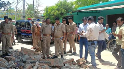 Beam Collapses During Removal of House Roof Shuttering in Pilibhit