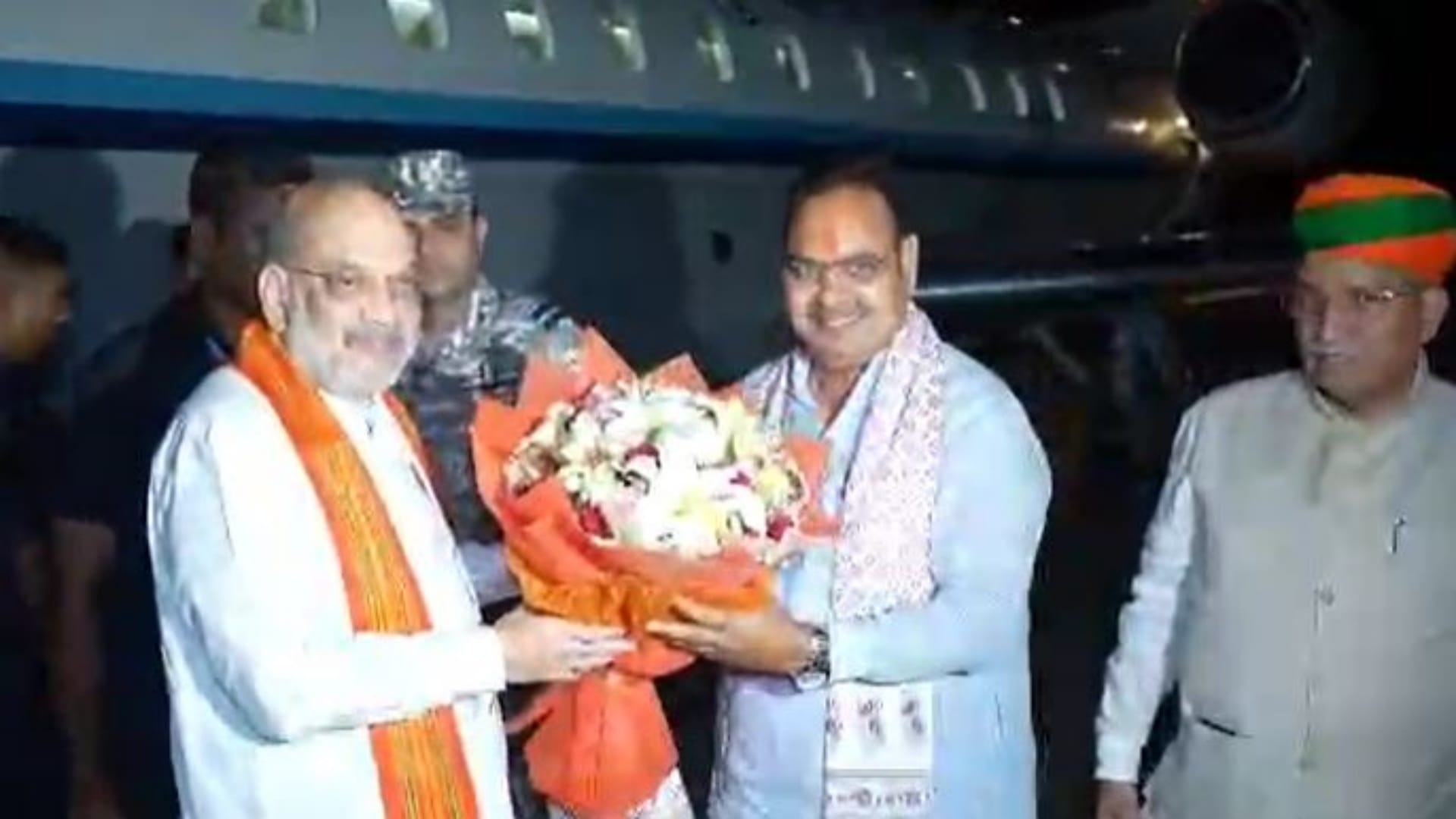 गृहमंत्री अमित शाह के बीकानेर आगमन पर स्वागत करते सीएम