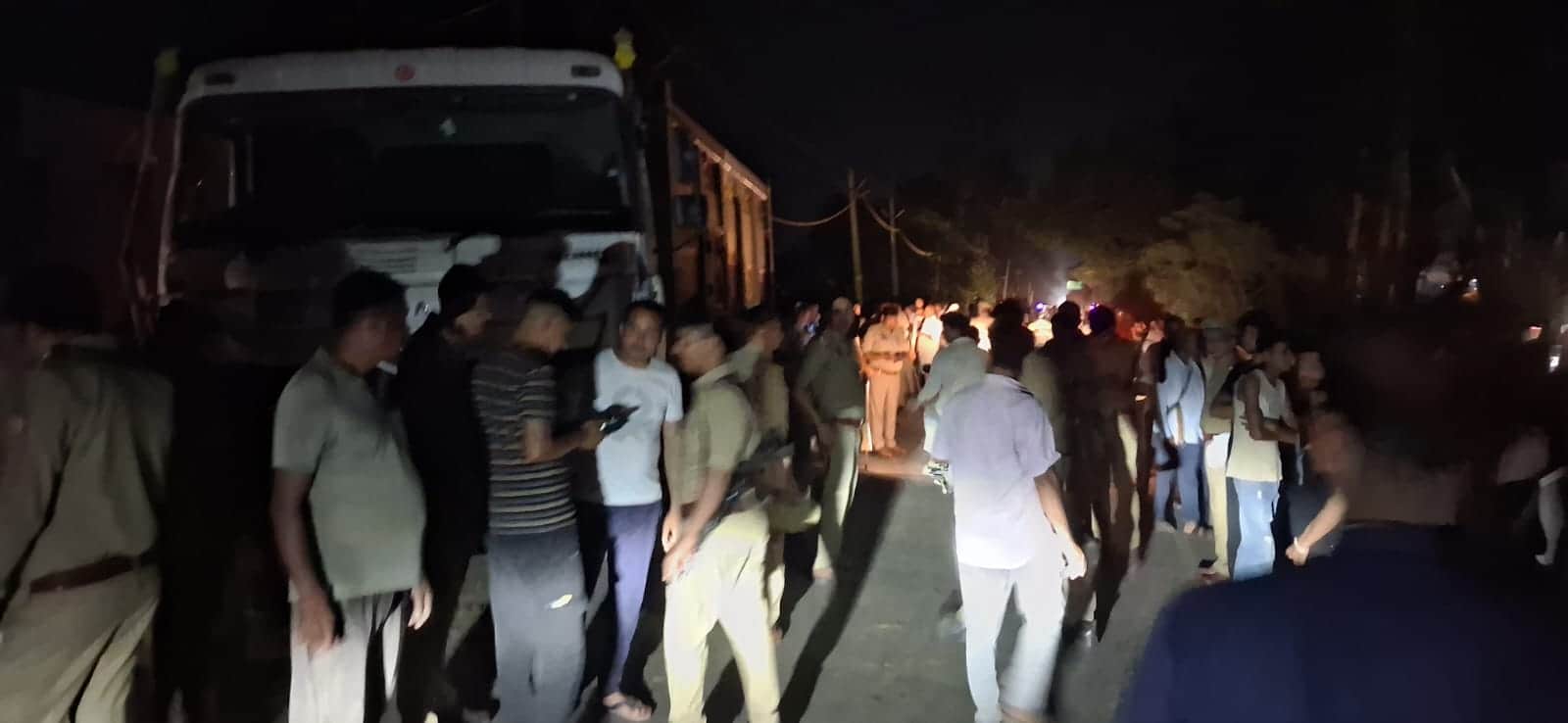 dumper truck ran over devotees reciting Ramayana three dead In Amroha