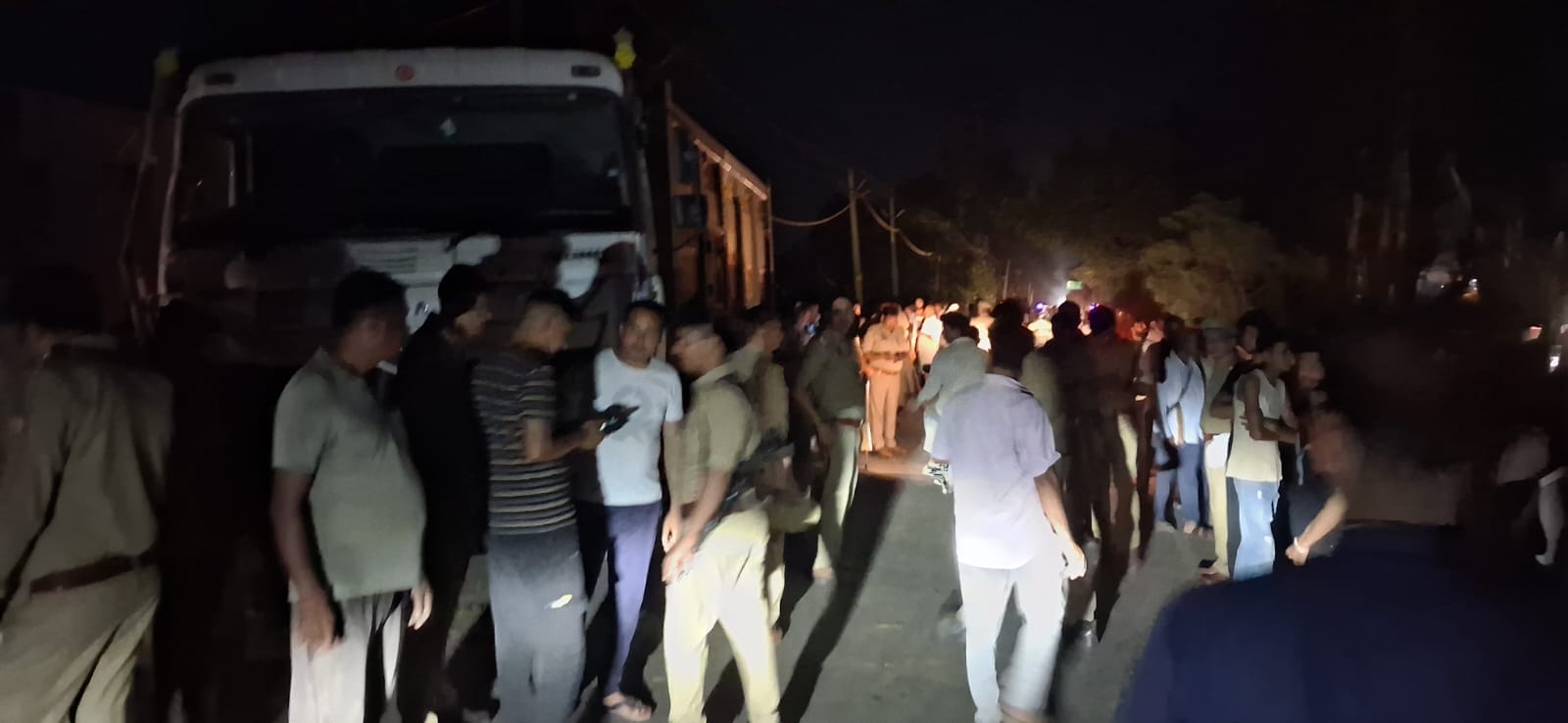 dumper truck ran over devotees reciting Ramayana three dead In Amroha