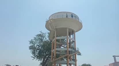 teenager climbed onto a Jal Jeevan Mission tank in Budaun