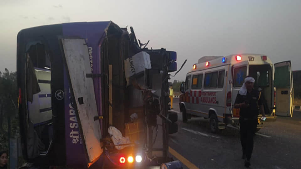 Big road accident in Unnao, Seven people Died in accident