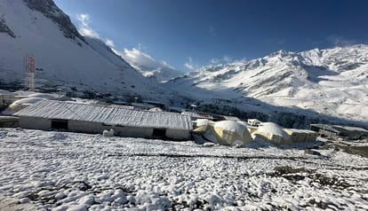 Tourists are flocking to see Om Parvat, the beauty of Nabhidang blossoms due to snowfall