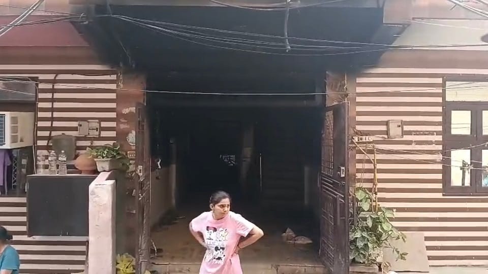 Delhi Fire: A four-story building in Rohini was filled with smoke after a fire broke out