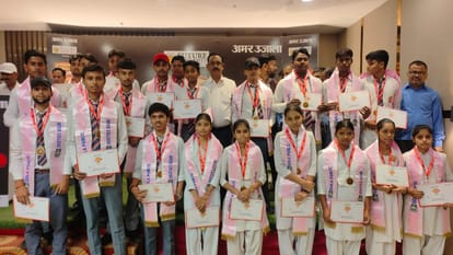 Bhavishya Jyoti Samman Meritorious students were honored by Amar Ujala in Lakhimpur Kheri