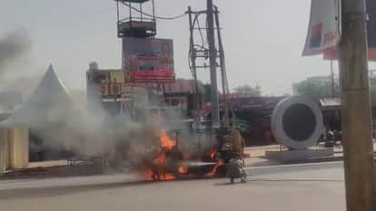 Ayodhya: A moving CNG auto caught fire, 5 passengers jumped out to save their lives.