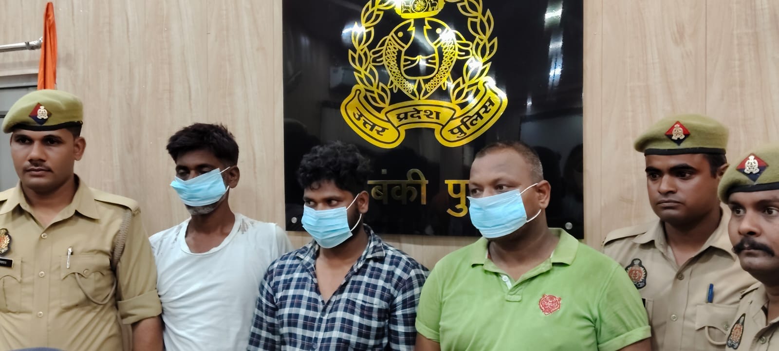 गिरफ्तार किए गए बदमाश।