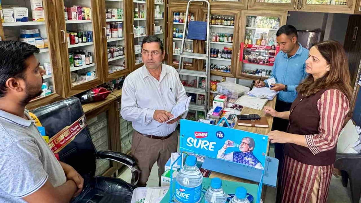 Raids on Several Medical Stores in Dehradun Many Shopkeepers Flee After Downing Shutters