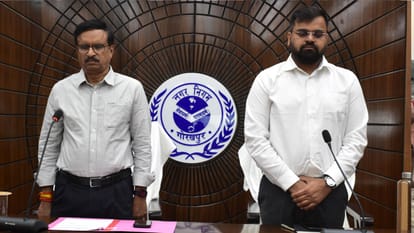 In Gorakhpur Nagar Nigam Over Missing Condolence Proposal For Late Councillor Roza Khatun