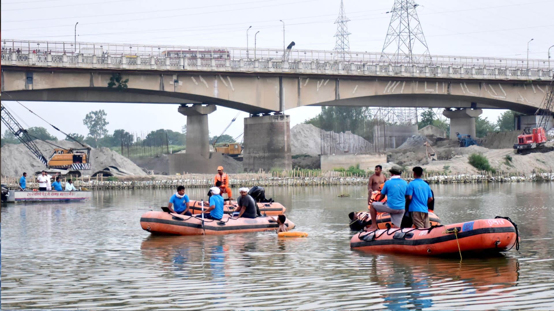 3 Childhood Friends Drown In Rapti River, Died Trying To Save Each Other In Turkmanpur news in hindi