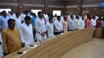 In Gorakhpur Nagar Nigam Over Missing Condolence Proposal For Late Councillor Roza Khatun