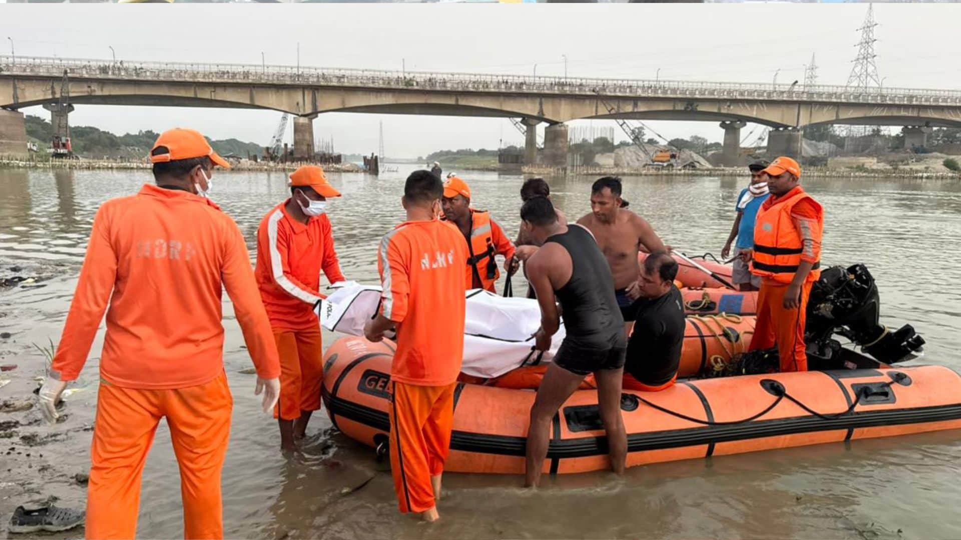 Gorakhpur Tragedy Three Teenagers Drown in Rapti River Details in Hindi
