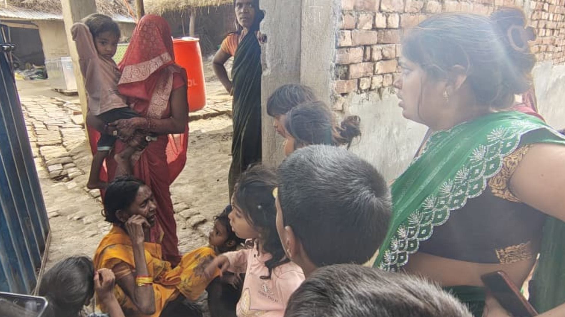 save her son mother threw saree into Ganges young man drowned within three minutes joy turns mourning