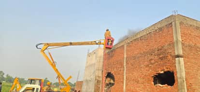 Gonda: Massive fire in scrap warehouse, goods worth lakhs including pickup and mini DCM burnt to ashes