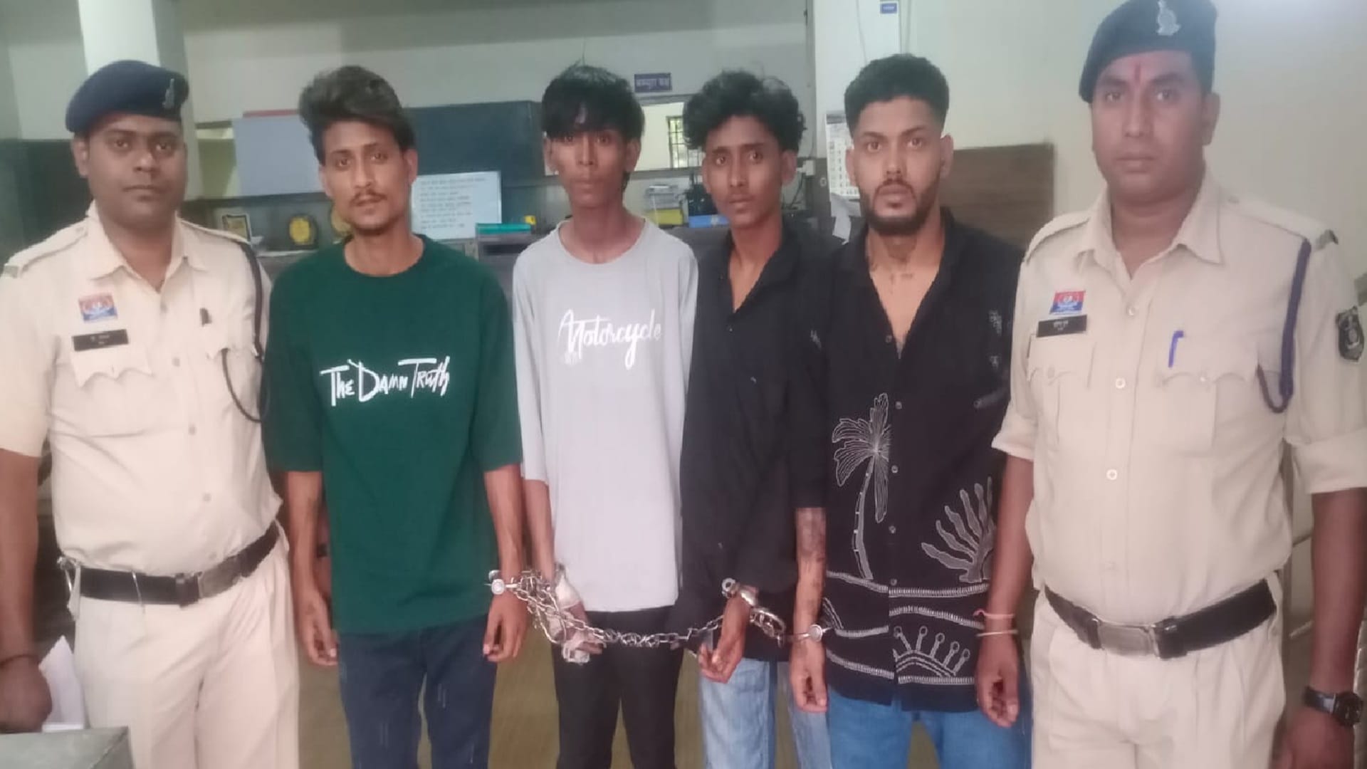 पुलिस के गिरफ्त में आरोपी