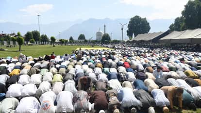 Namaz offered in Jammu and Kashmir on Eid-ul-Adha; thousands offer prayers.