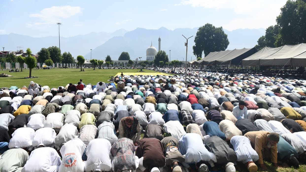 Namaz offered in Jammu and Kashmir on Eid-ul-Adha; thousands offer prayers.