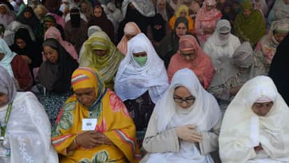 Namaz offered in Jammu and Kashmir on Eid-ul-Adha; thousands offer prayers.
