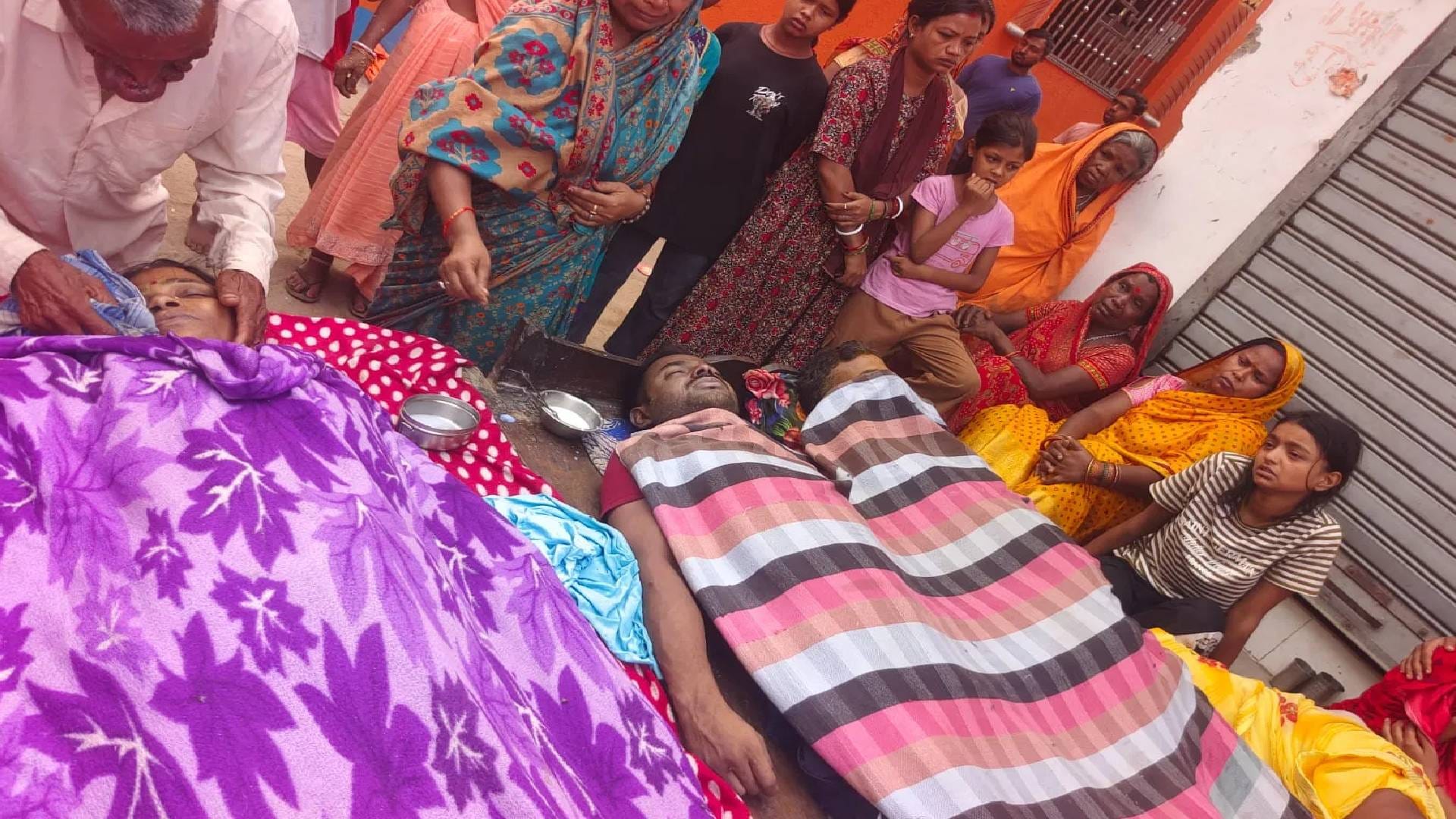 शोक में डूबे परिजन