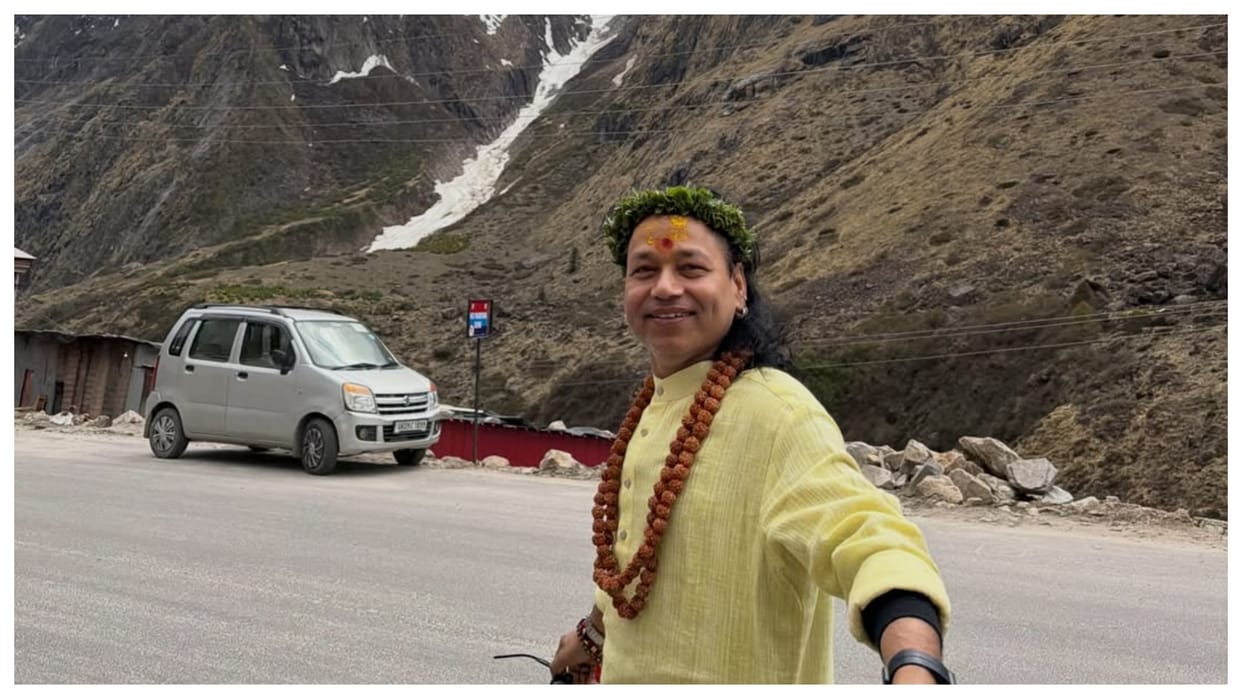 Kailash Kher Visits Badrinath After Kedarnath Shares Photo Wearing Rudraksh Mala And Chandan Tilak