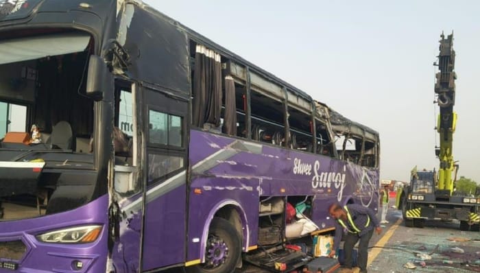 Sleeper Bus Overturns After Hitting Divider Seven Passengers Including Sub-Inspector Dead in unnao