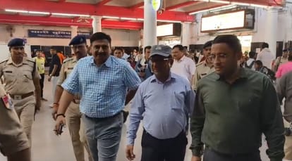 Kanpur General Manager Inspects Central and Govindpuri Stations Train Maintenance  Done Using New Technology