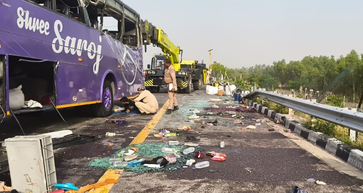 Unnao Accident The Bomb Exploded While We Slept Bodies Began Tumbling Out as the Crane Lifted the Vehicle