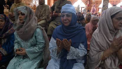Namaz offered in Jammu and Kashmir on Eid-ul-Adha; thousands offer prayers.