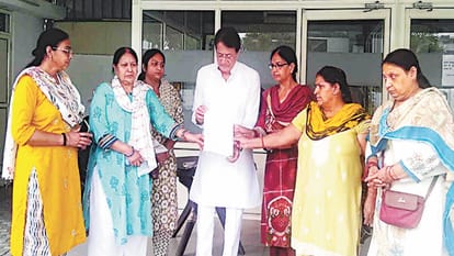 Women Turn to Prayers in Central Market Dispute, Meet MP and Mayor After Rudrabhishek