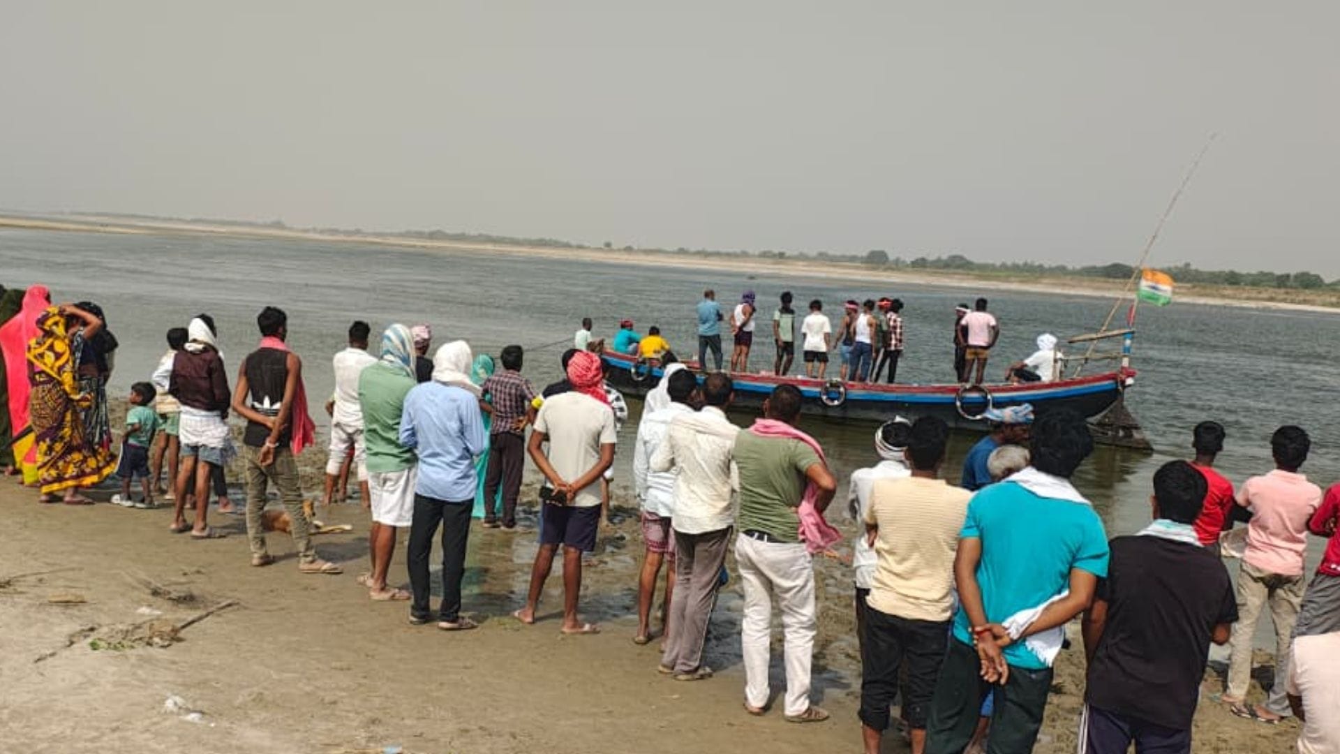save her son mother threw saree into Ganges young man drowned within three minutes joy turns mourning