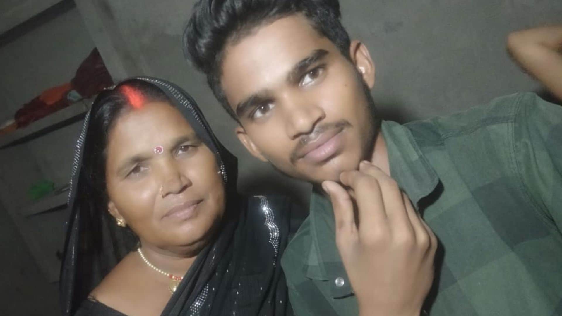 save her son mother threw saree into Ganges young man drowned within three minutes joy turns mourning