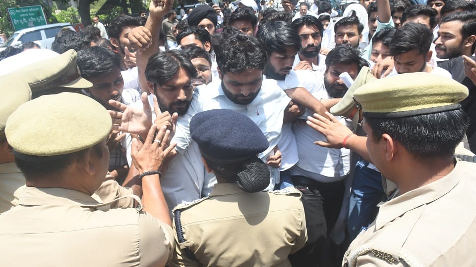 Meerut: FIR against 12 student leaders who staged a protest at the gate of IIMT University