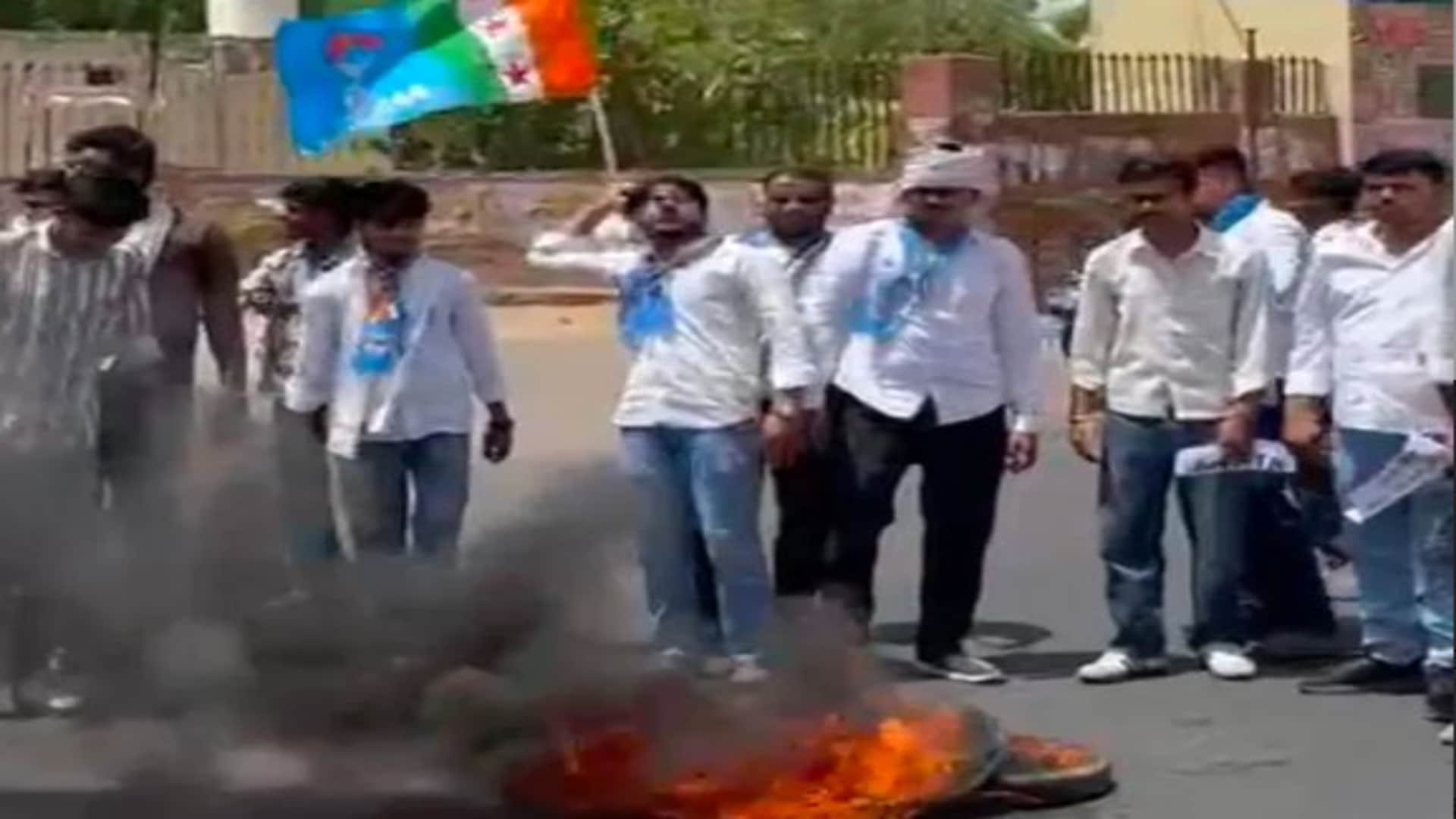 एनएसयूआई कार्यकर्ताओं का प्रदर्शन