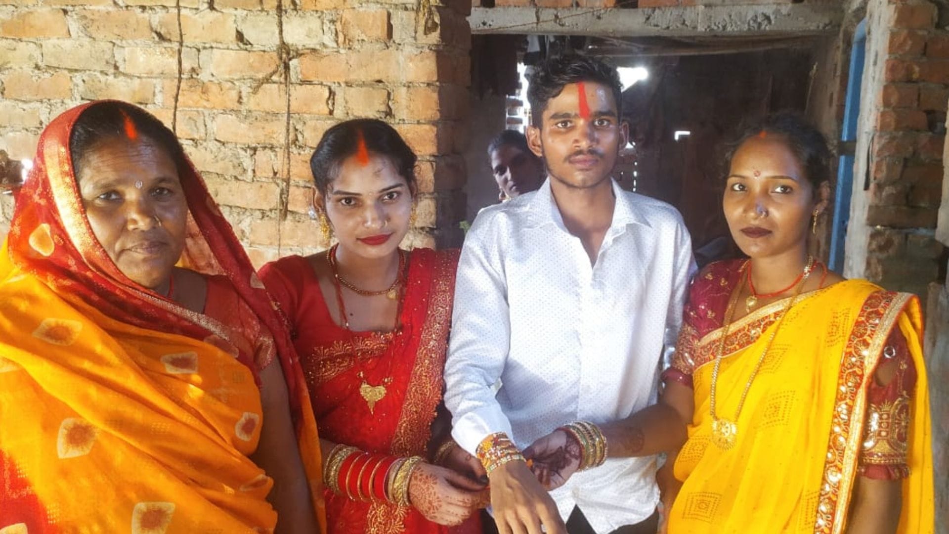 save her son mother threw saree into Ganges young man drowned within three minutes joy turns mourning