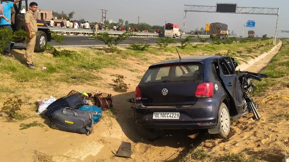 Car Enters Wrong Lane on Ganga Expressway Collides with Mercedes Doctor and Daughter Die in sambhal
