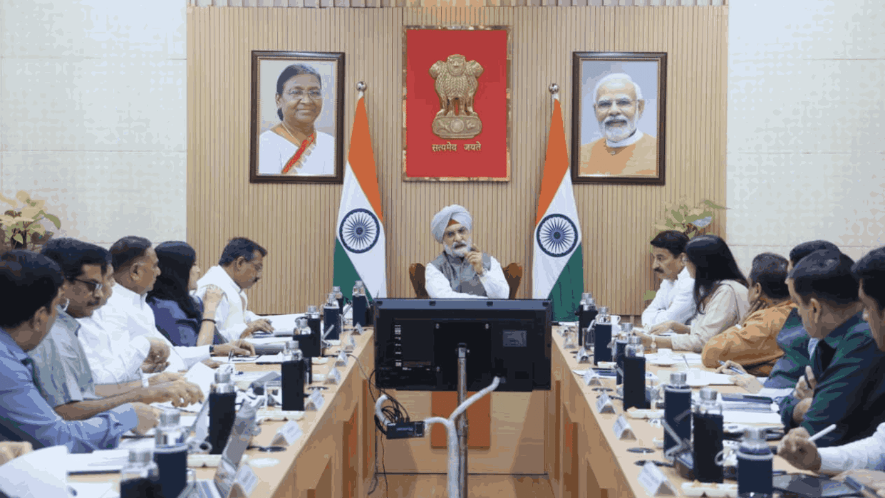 LG Holds Major Meeting with All Seven MPs on Delhi Development Agenda