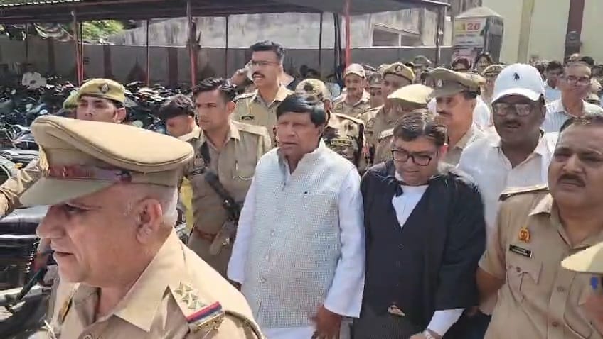 SP MP Ramji Lal Suman surrenders