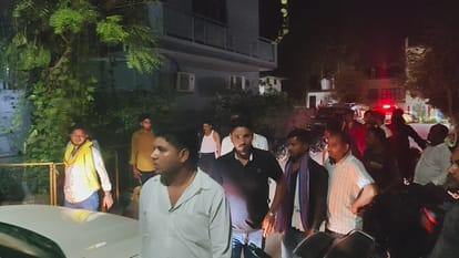 UP: Goons attack the house of SP MLA from Amethi, Maharaji Prajapati, beating the family members with sticks.