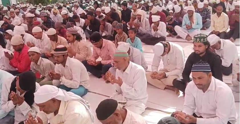Eid Ul Adha 2026 Muslims Perform Namaj At Shahi Masjid of Taj Mahal