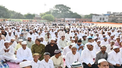 Eid Ul Adha 2026 Muslims Perform Namaj At Shahi Masjid of Taj Mahal