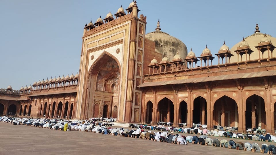 Eid Ul Adha 2026 Muslims Perform Namaj At Shahi Masjid of Taj Mahal