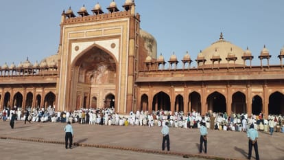 Massive Crowd Gathers at Agra Eidgah for Bakrid Prayers, Peace and Brotherhood Prayed For