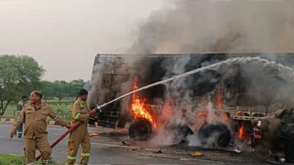 In Gorakhpur, Driver, Cleaner Burnt Alive As Truck-Dumper Collide, painful death of both