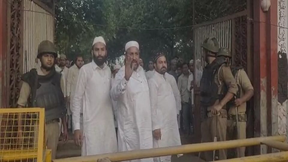 Eid Namaz Hungama in Aligarh
