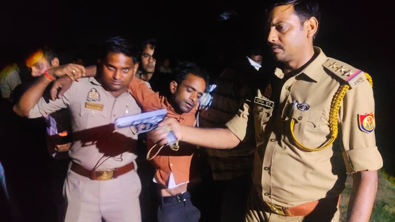 पुलिस की गिरफ्त में आरोपी
