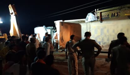 Banda Road Accident Safia Saved in Her Mothers Embrace Trailer Truck Crushes Six Lives