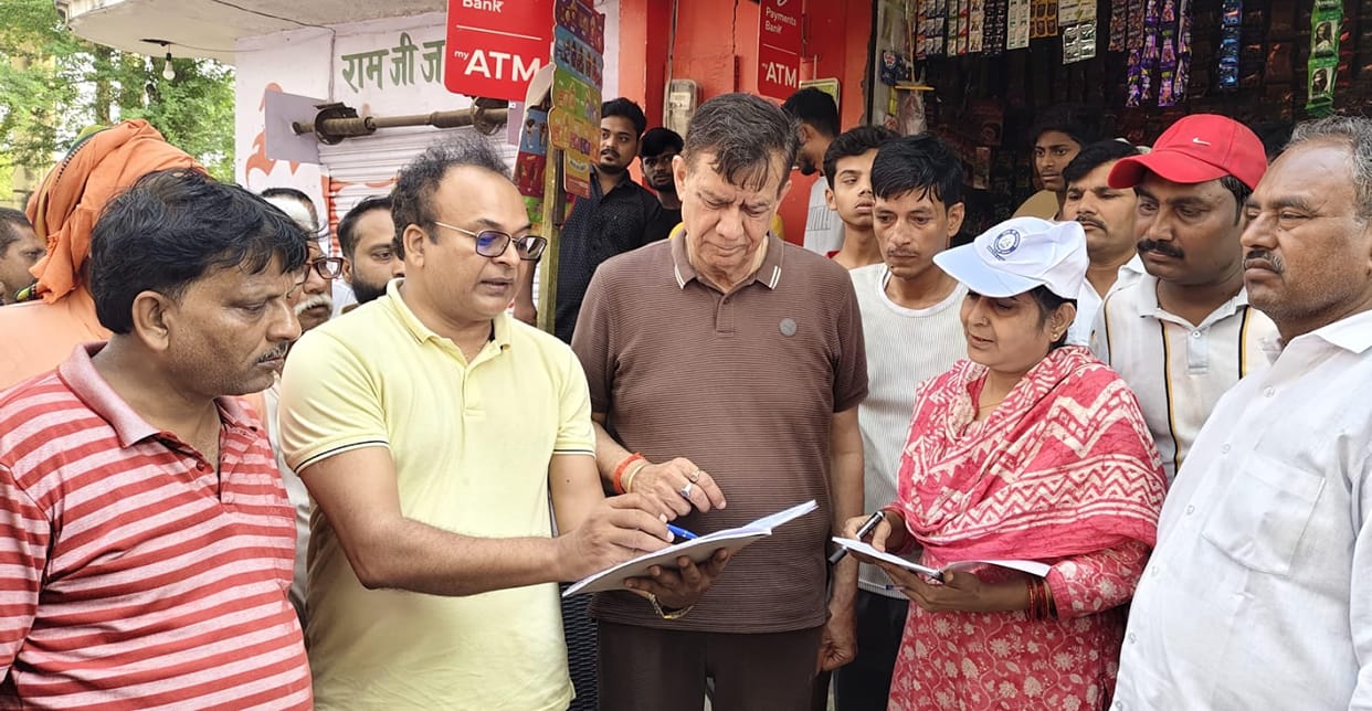 Satish Mahana reviews census work during morning walk in Kanpur villages