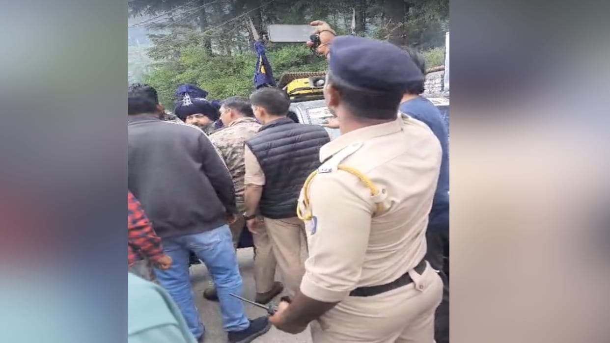 Tourists were traveling on the roof of a vehicle; they got into an altercation when stopped, and the police fi